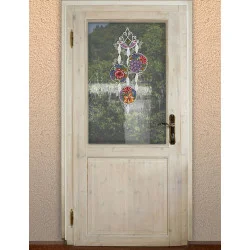 Fensterbild Blütenbälle als Türschmuck dekoriert