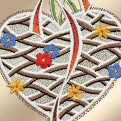 Fensterhänger Herz mit Schleife Detailansicht Stickerei