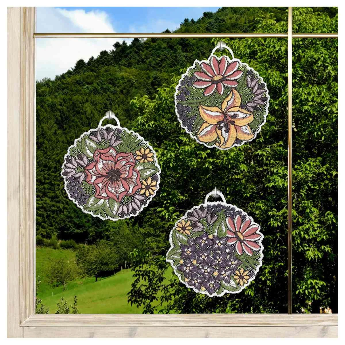 Fensterbilder mit Blumen im 3er Set an einem Holzfenster